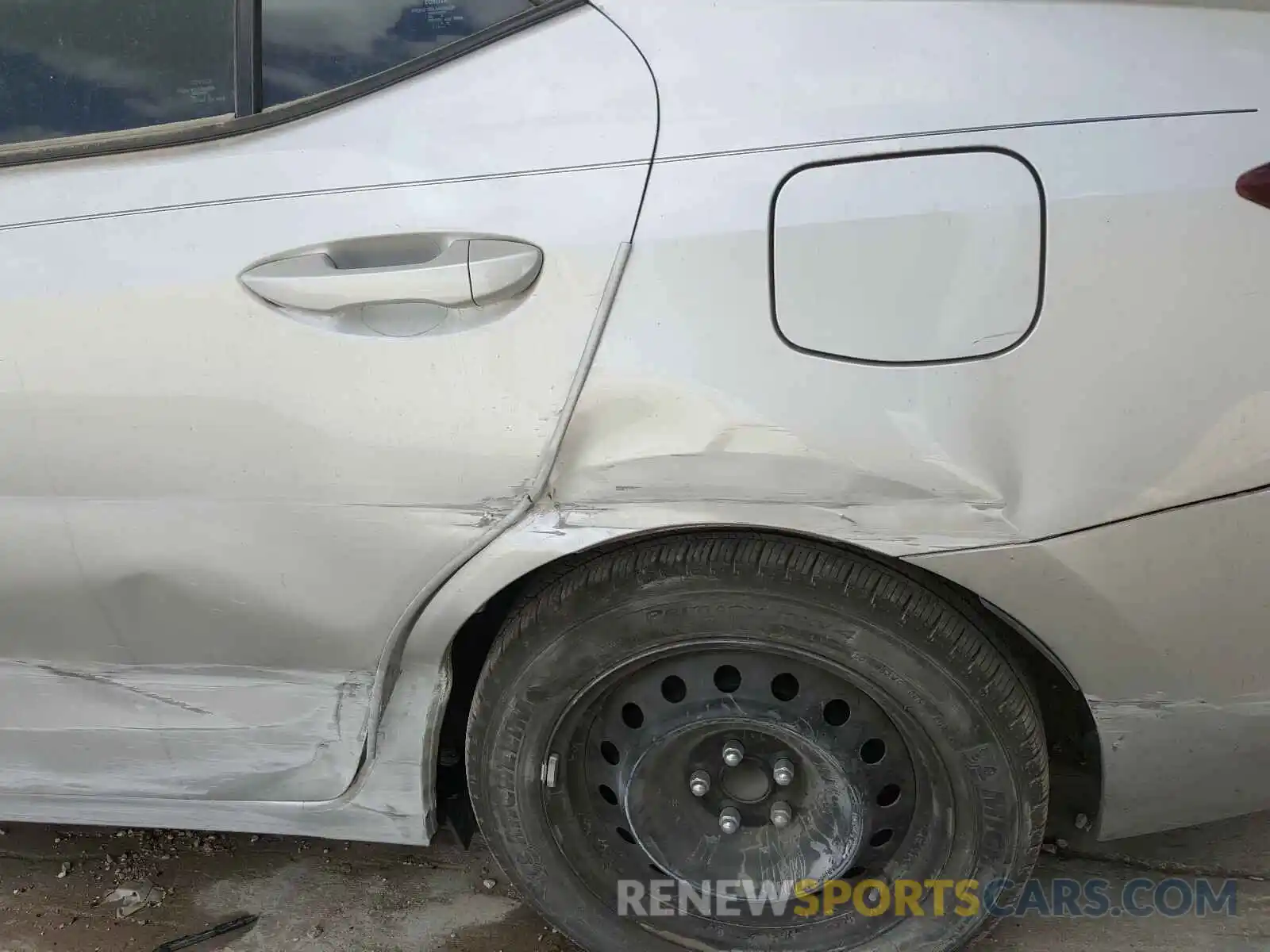 9 Photograph of a damaged car 5YFBURHE8KP942100 TOYOTA COROLLA 2019