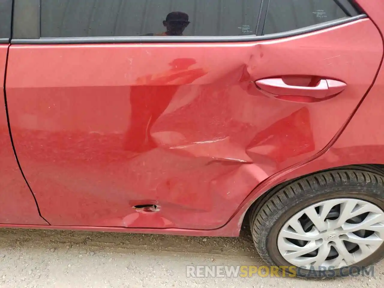 9 Photograph of a damaged car 5YFBURHE8KP949418 TOYOTA COROLLA 2019