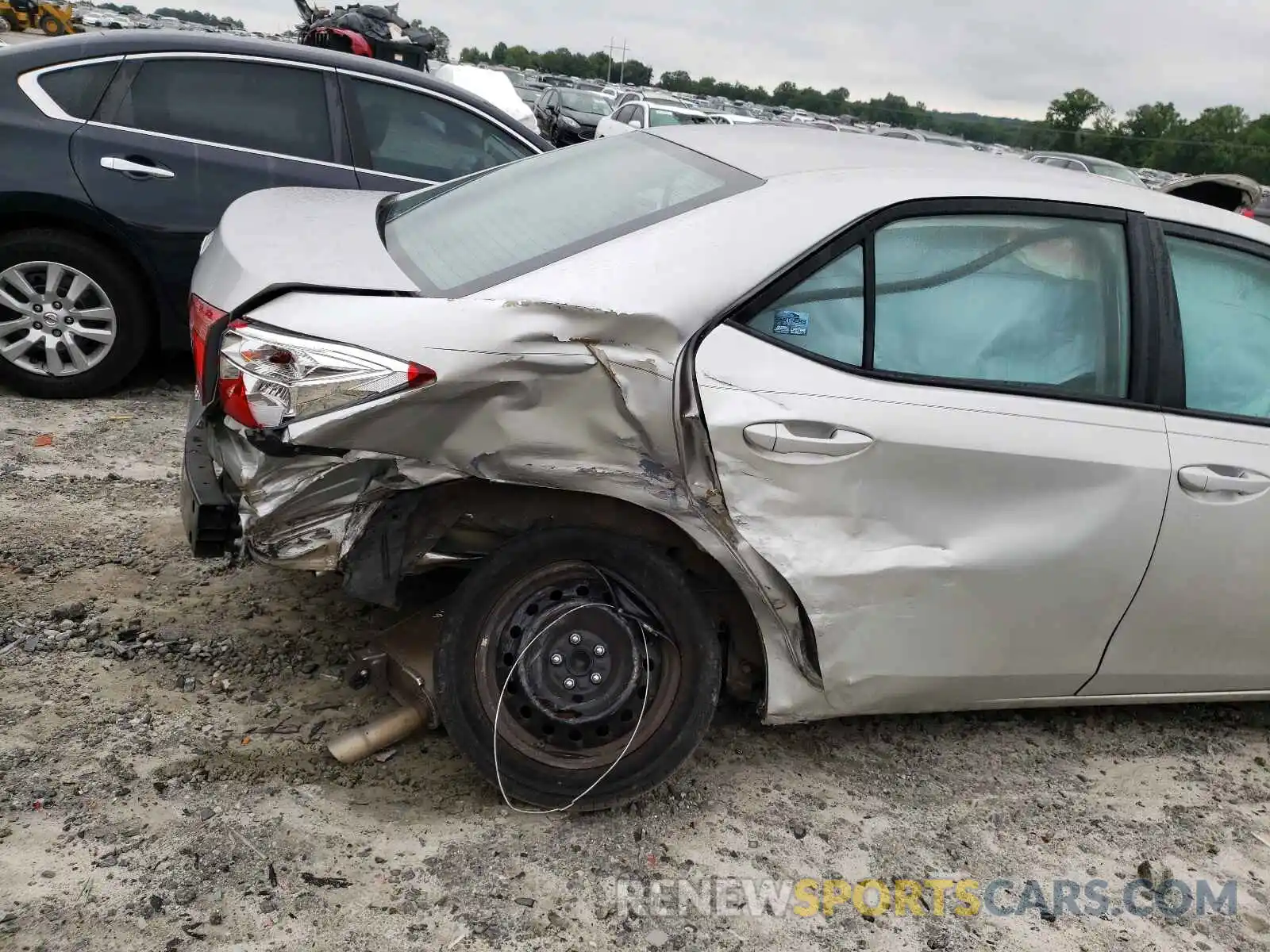 9 Photograph of a damaged car 5YFBURHE8KP949550 TOYOTA COROLLA 2019