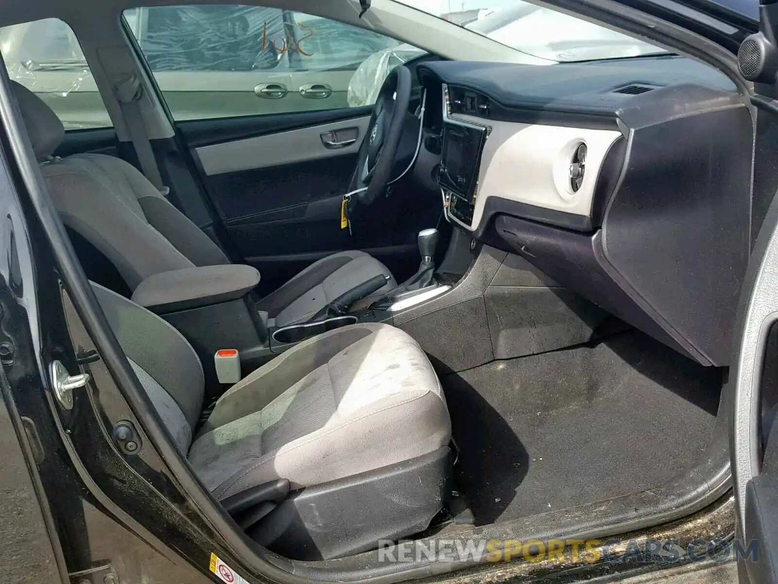 5 Photograph of a damaged car 5YFBURHE9KP857556 TOYOTA COROLLA 2019