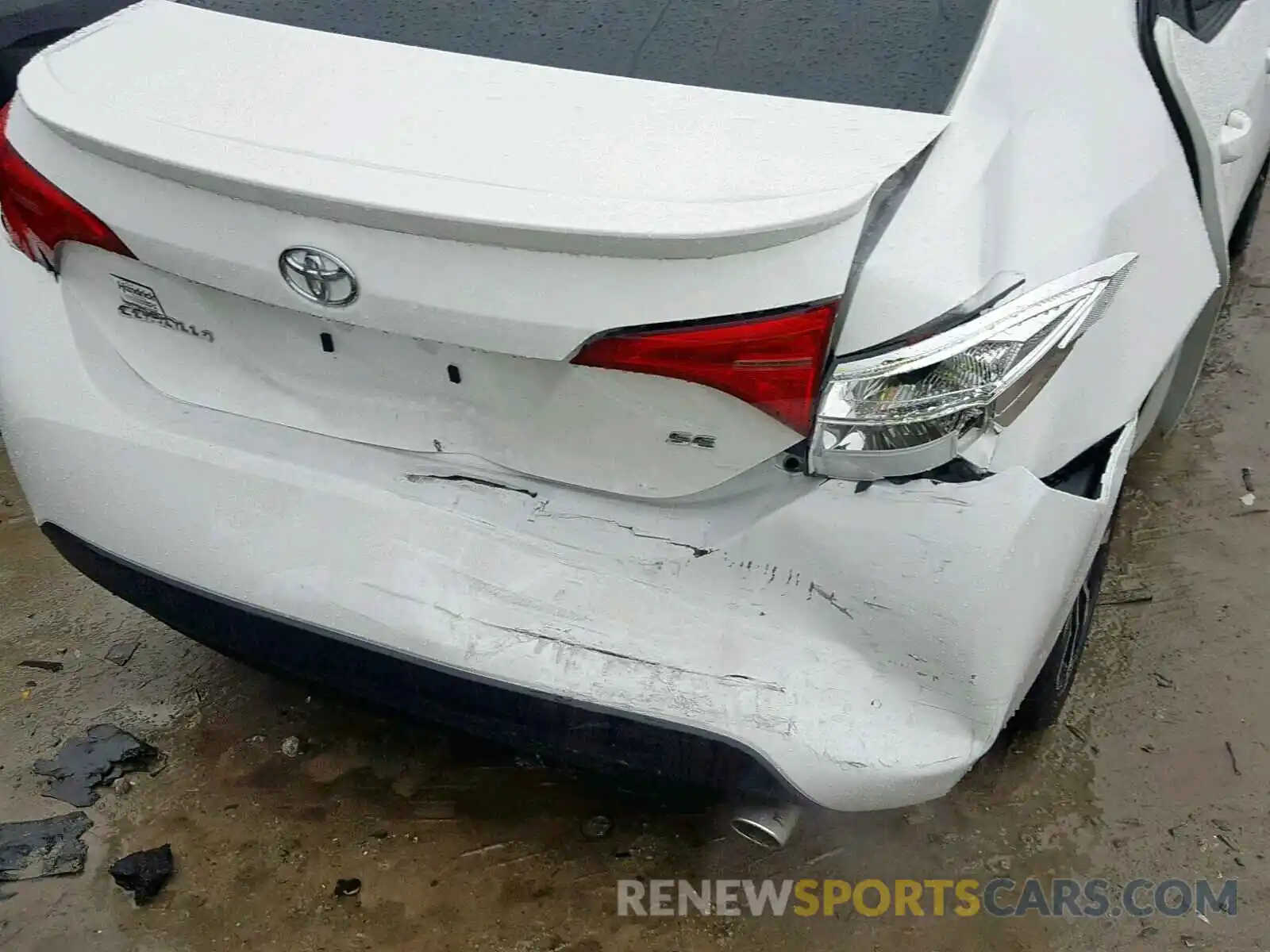 9 Photograph of a damaged car 5YFBURHE9KP869657 TOYOTA COROLLA 2019