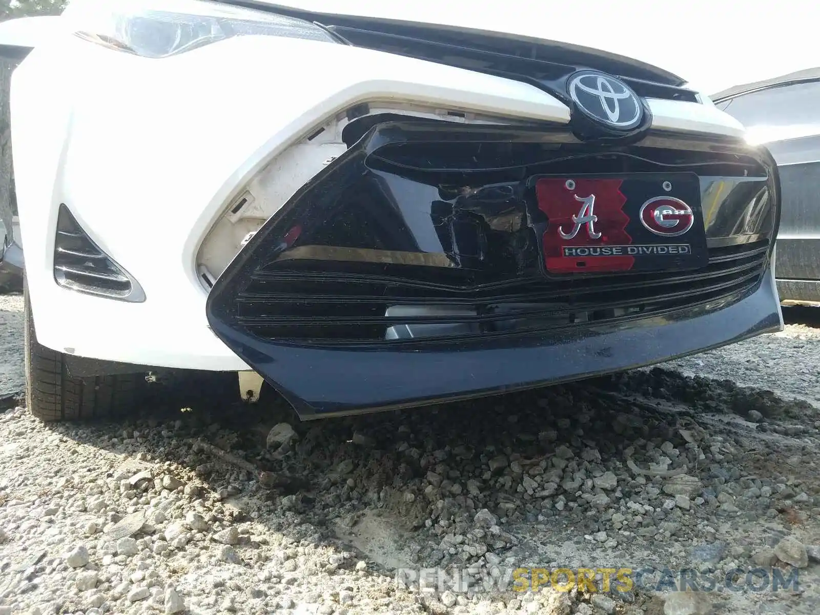 9 Photograph of a damaged car 5YFBURHE9KP870646 TOYOTA COROLLA 2019