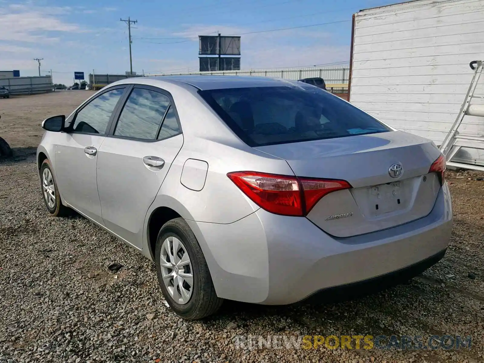 3 Photograph of a damaged car 5YFBURHE9KP870873 TOYOTA COROLLA 2019