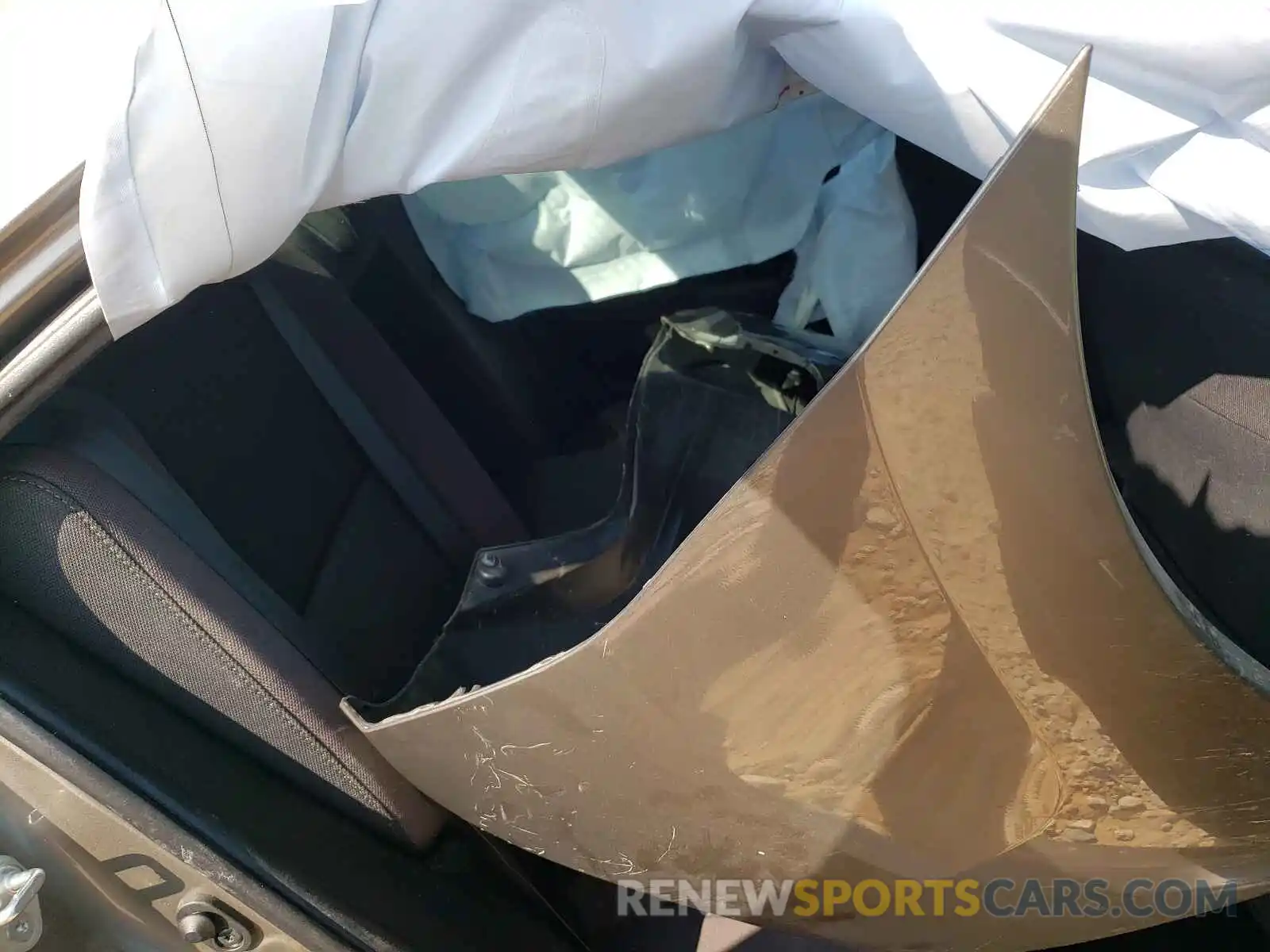 6 Photograph of a damaged car 5YFBURHE9KP871361 TOYOTA COROLLA 2019