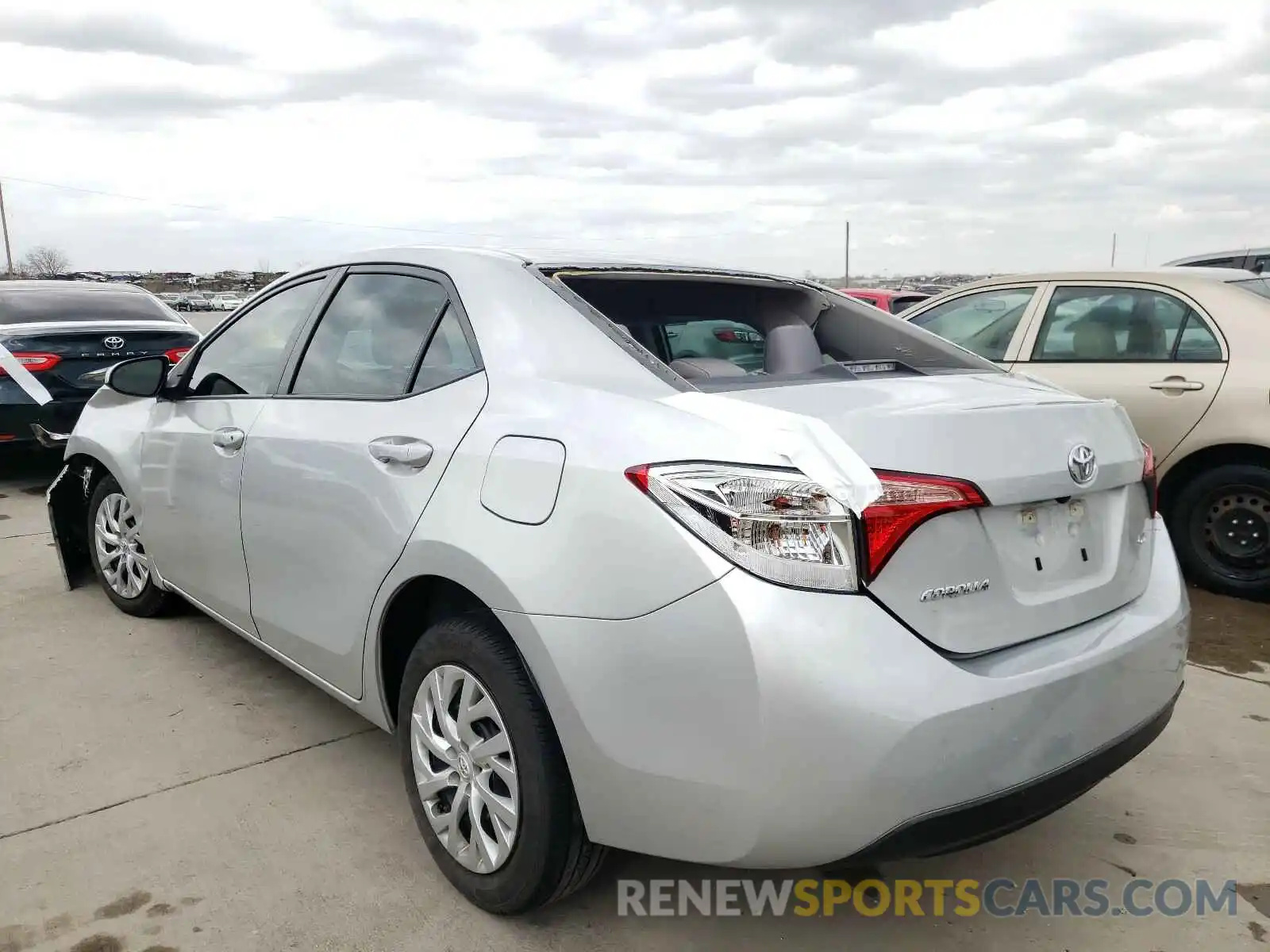 3 Photograph of a damaged car 5YFBURHE9KP871568 TOYOTA COROLLA 2019