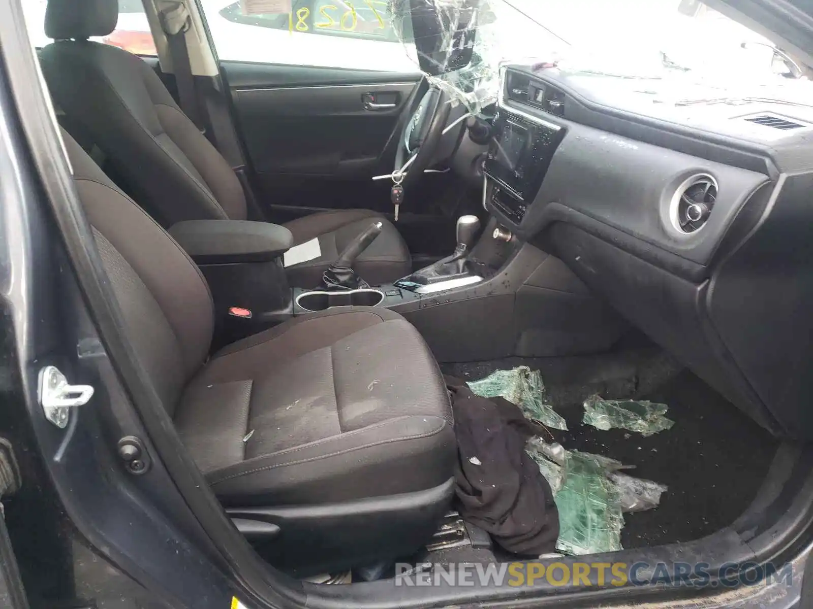 5 Photograph of a damaged car 5YFBURHE9KP873286 TOYOTA COROLLA 2019