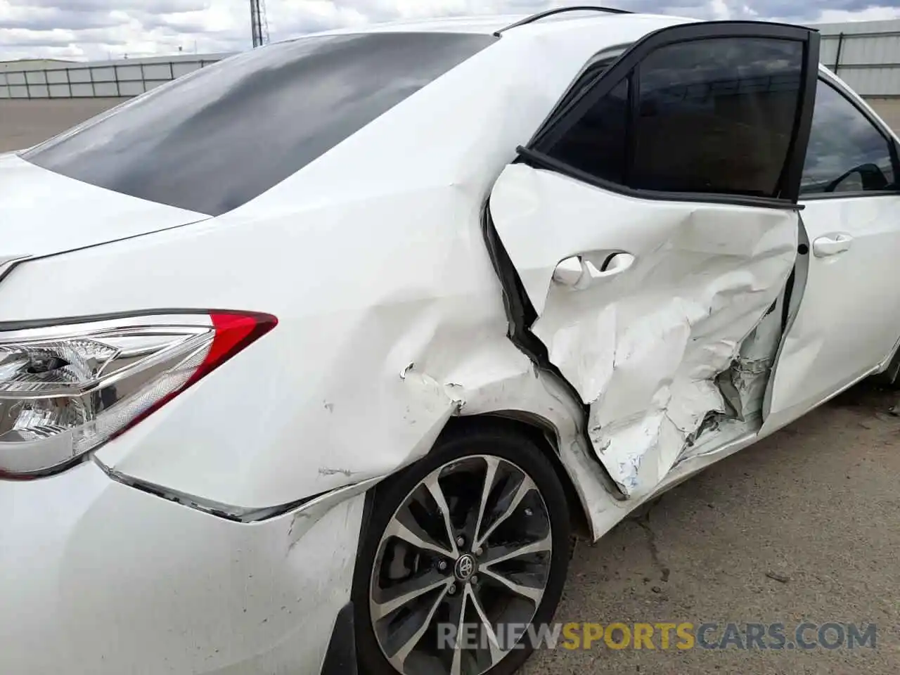 9 Photograph of a damaged car 5YFBURHE9KP873563 TOYOTA COROLLA 2019