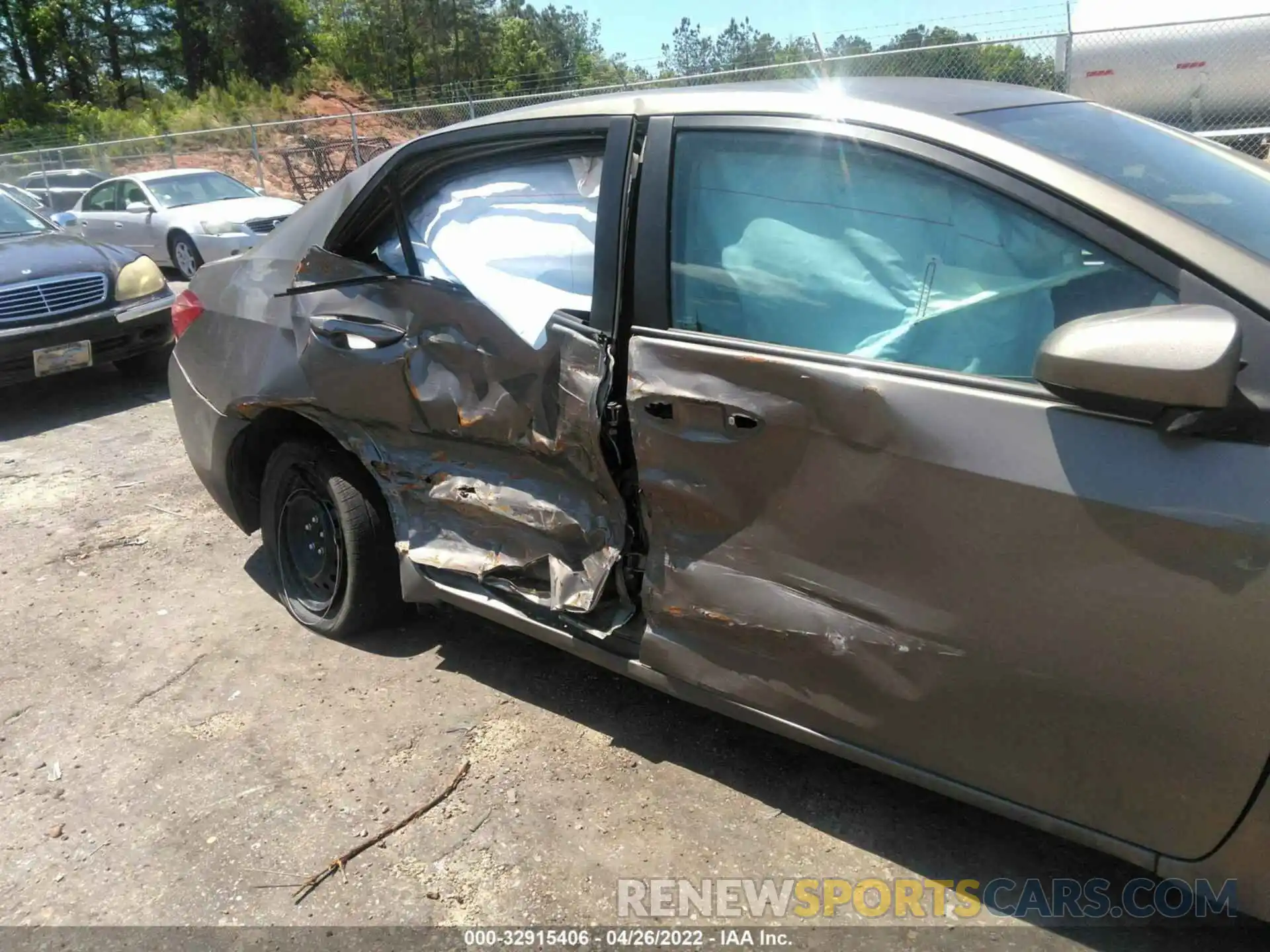 6 Photograph of a damaged car 5YFBURHE9KP876091 TOYOTA COROLLA 2019