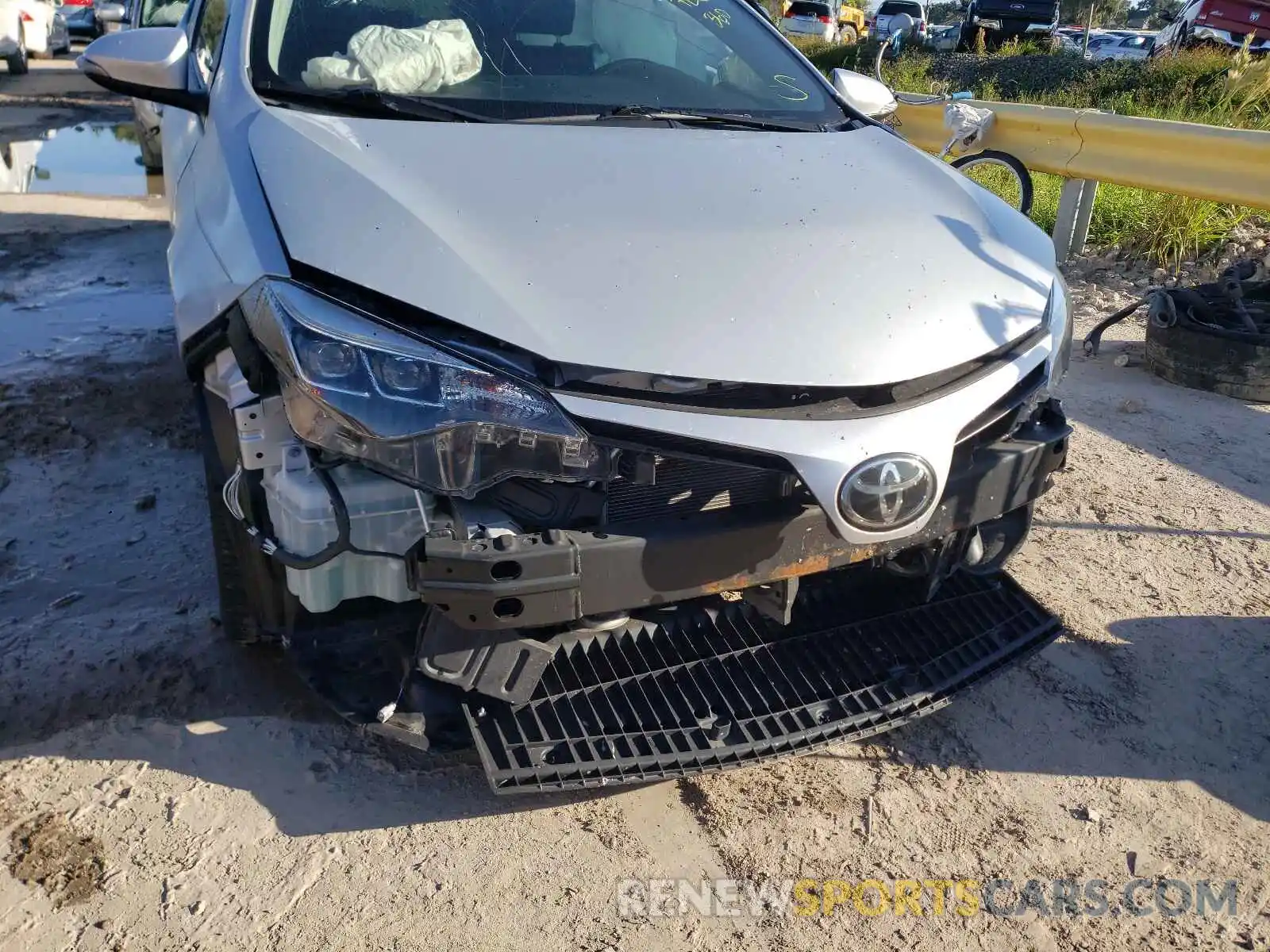 9 Photograph of a damaged car 5YFBURHE9KP879279 TOYOTA COROLLA 2019