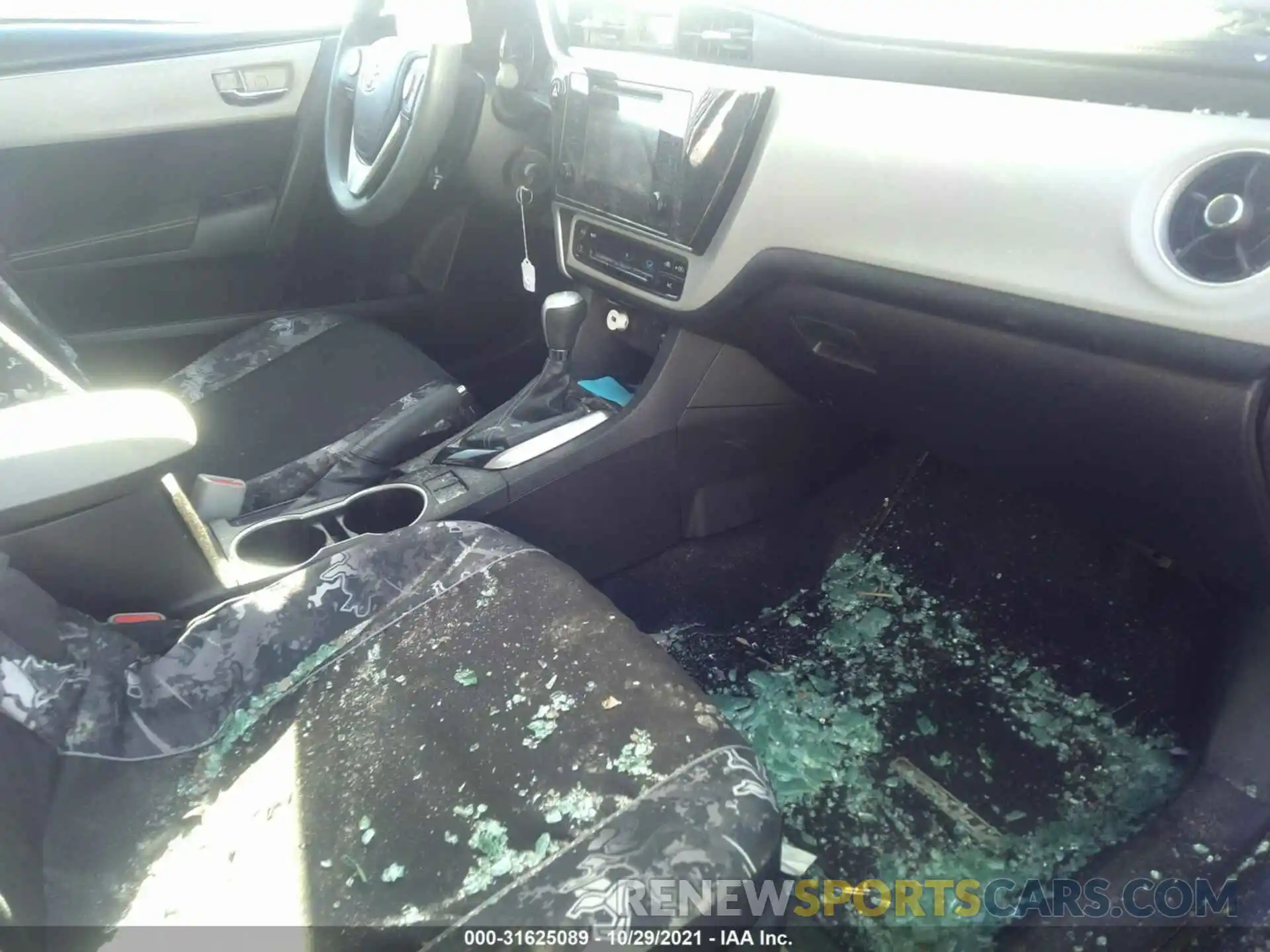 5 Photograph of a damaged car 5YFBURHE9KP880335 TOYOTA COROLLA 2019