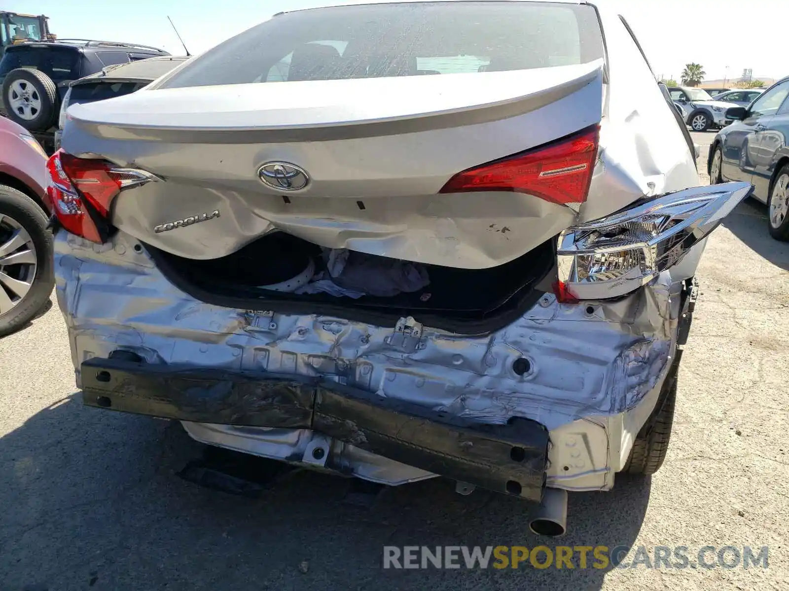 9 Photograph of a damaged car 5YFBURHE9KP882523 TOYOTA COROLLA 2019