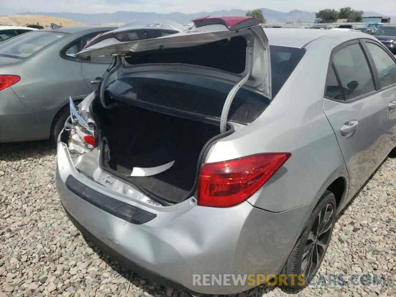 10 Photograph of a damaged car 5YFBURHE9KP883686 TOYOTA COROLLA 2019