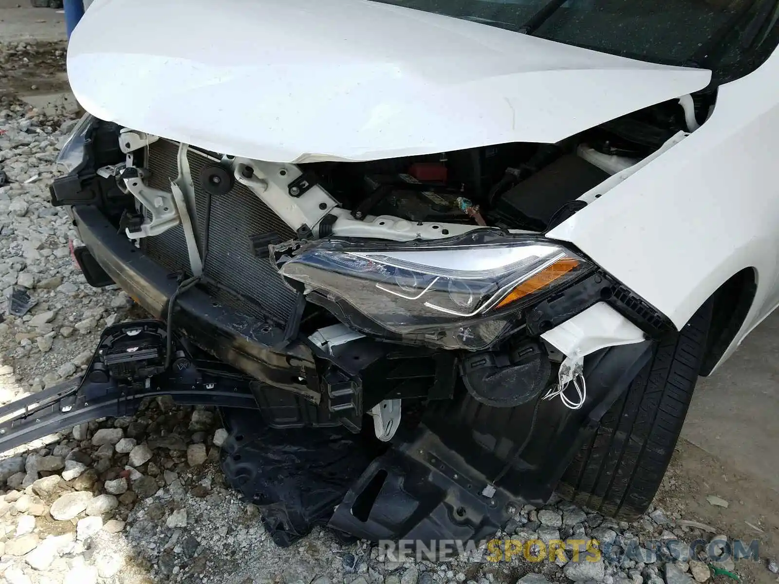 9 Photograph of a damaged car 5YFBURHE9KP883834 TOYOTA COROLLA 2019