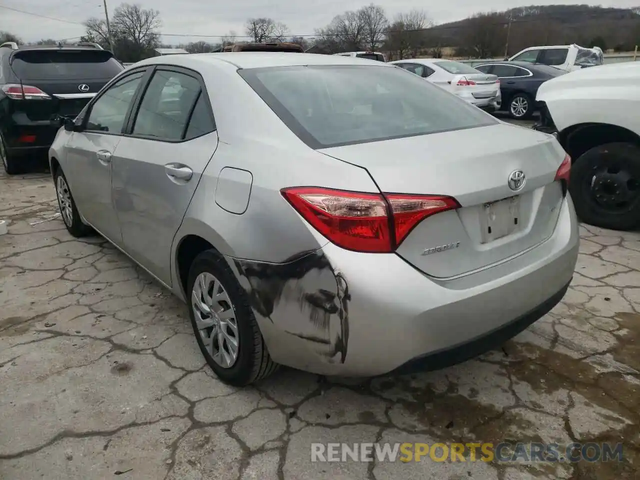 3 Photograph of a damaged car 5YFBURHE9KP886040 TOYOTA COROLLA 2019