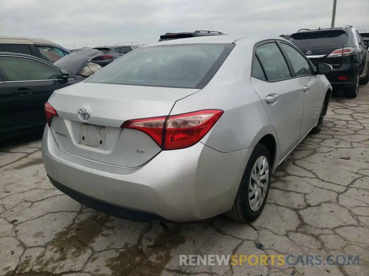 4 Photograph of a damaged car 5YFBURHE9KP886040 TOYOTA COROLLA 2019