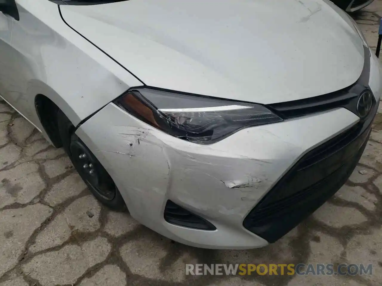 9 Photograph of a damaged car 5YFBURHE9KP886040 TOYOTA COROLLA 2019