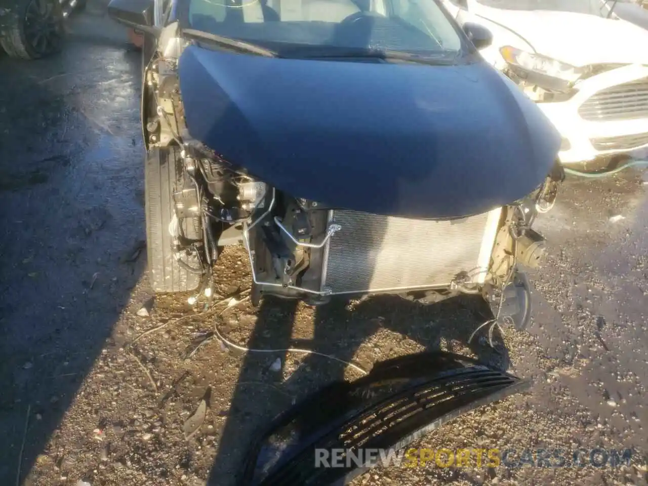 9 Photograph of a damaged car 5YFBURHE9KP887513 TOYOTA COROLLA 2019