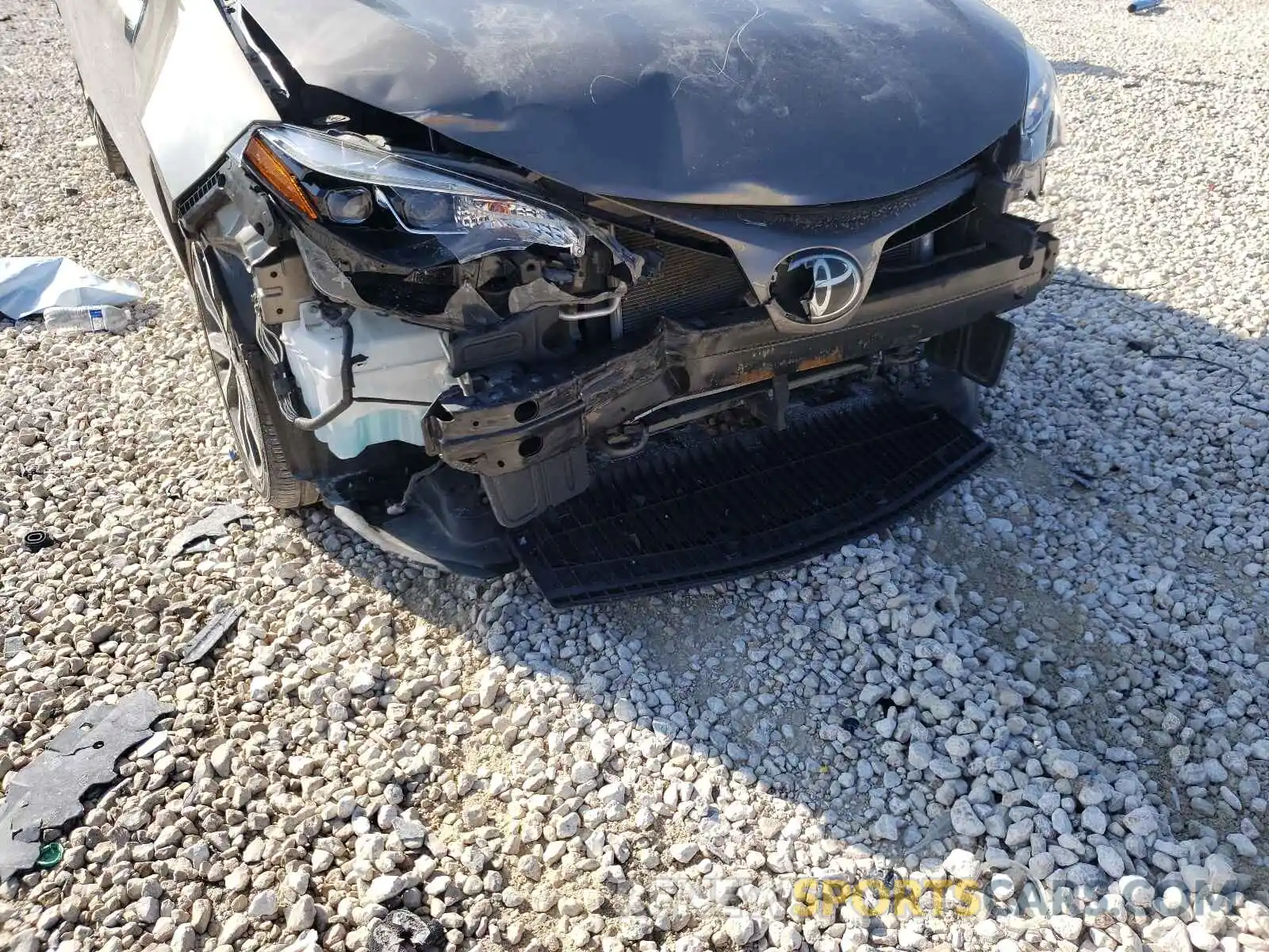 9 Photograph of a damaged car 5YFBURHE9KP889990 TOYOTA COROLLA 2019