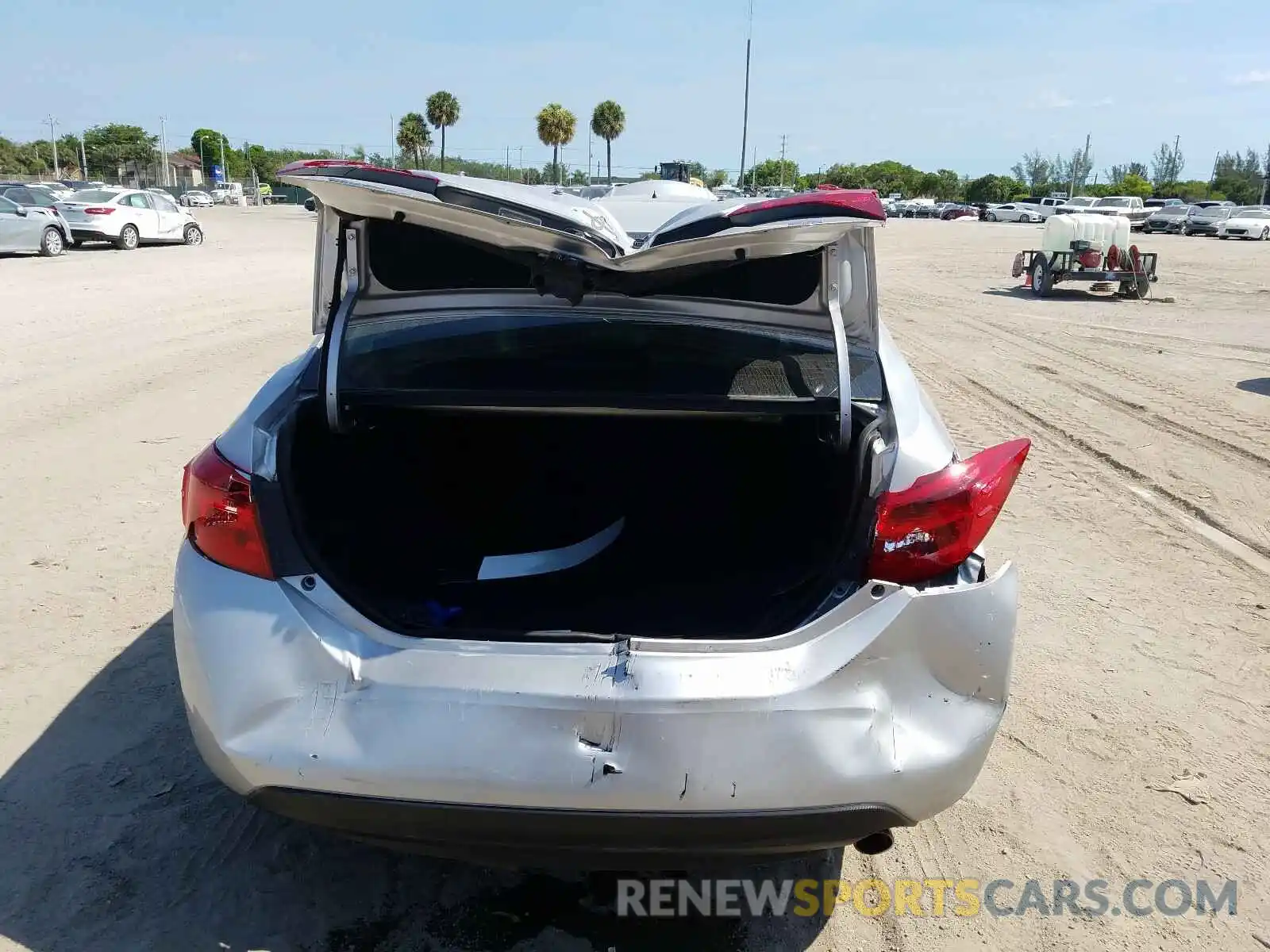 9 Photograph of a damaged car 5YFBURHE9KP894039 TOYOTA COROLLA 2019