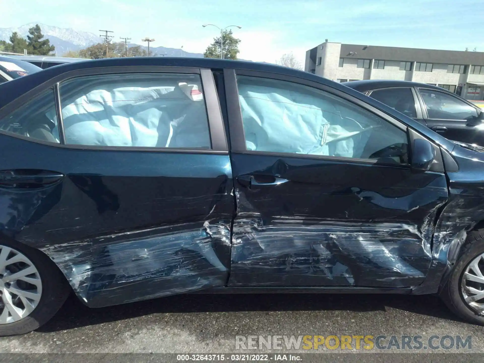 6 Photograph of a damaged car 5YFBURHE9KP895031 TOYOTA COROLLA 2019