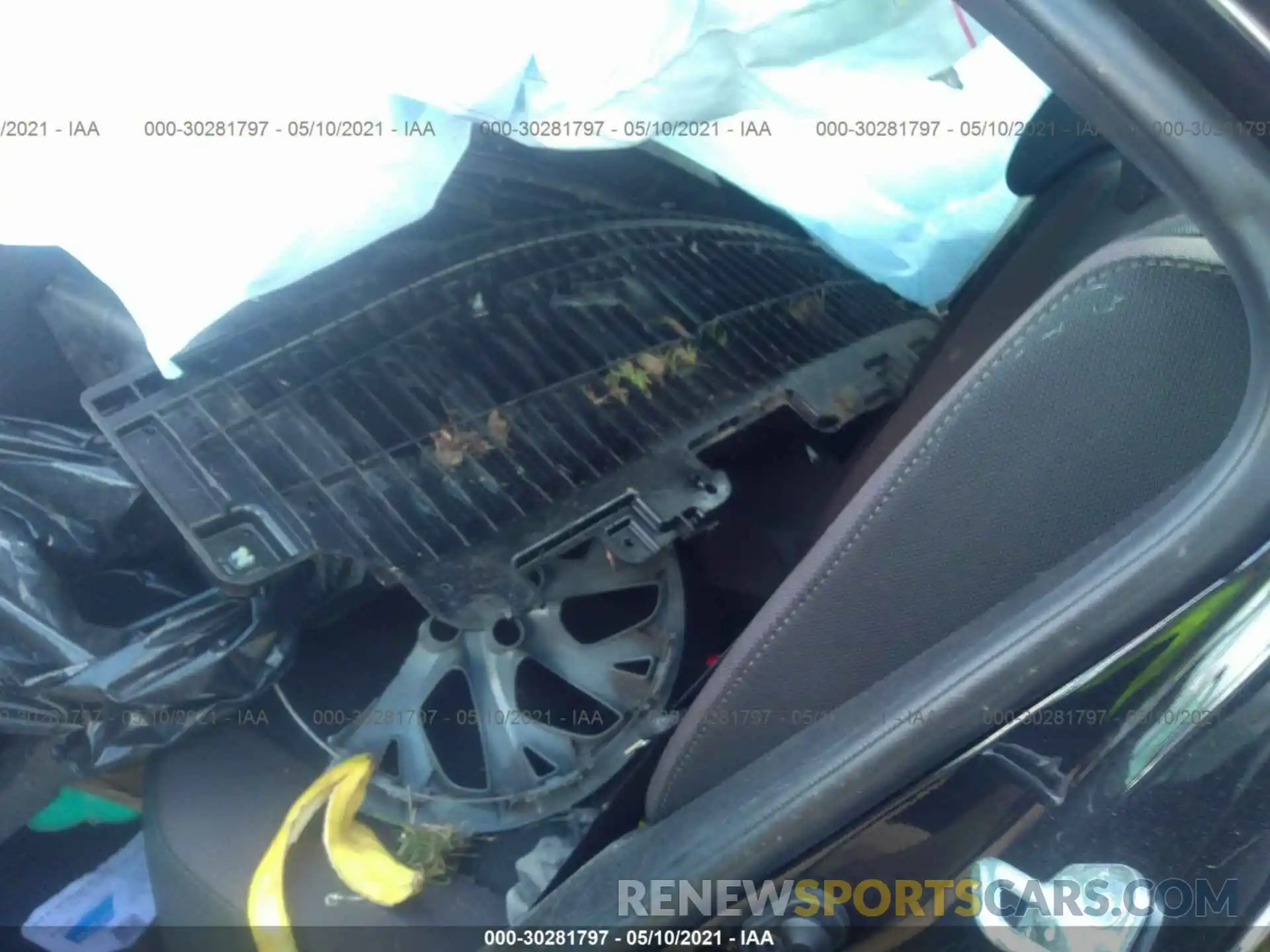 8 Photograph of a damaged car 5YFBURHE9KP898608 TOYOTA COROLLA 2019