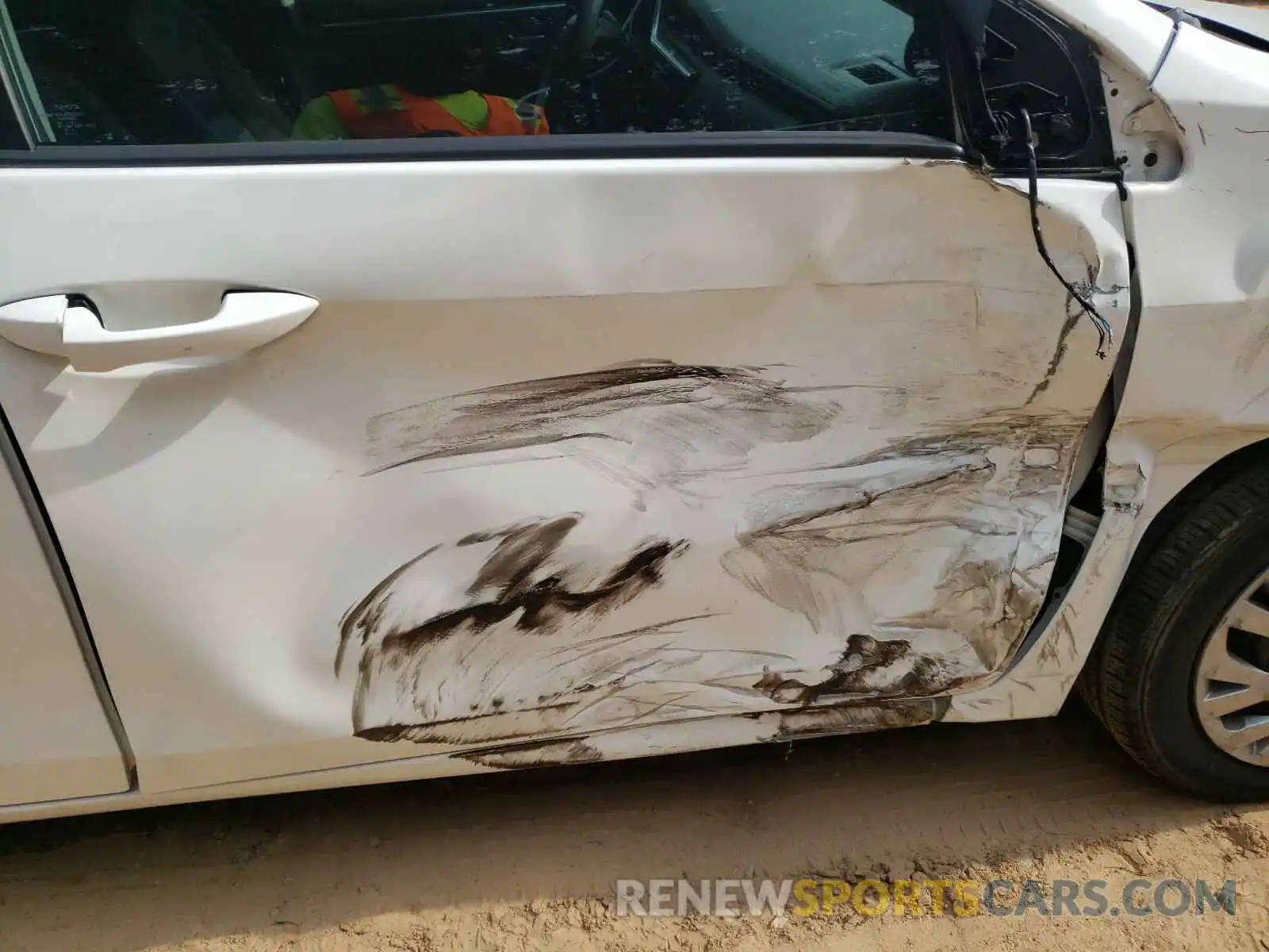 9 Photograph of a damaged car 5YFBURHE9KP898690 TOYOTA COROLLA 2019