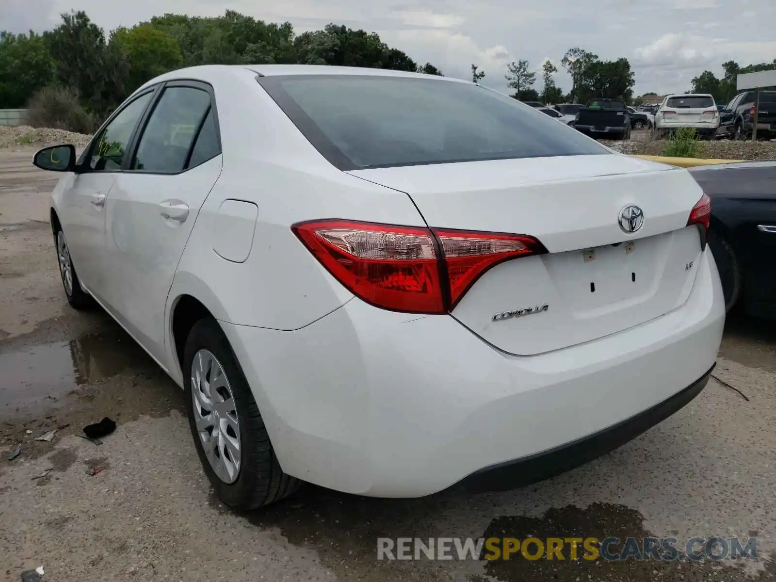 3 Photograph of a damaged car 5YFBURHE9KP898883 TOYOTA COROLLA 2019