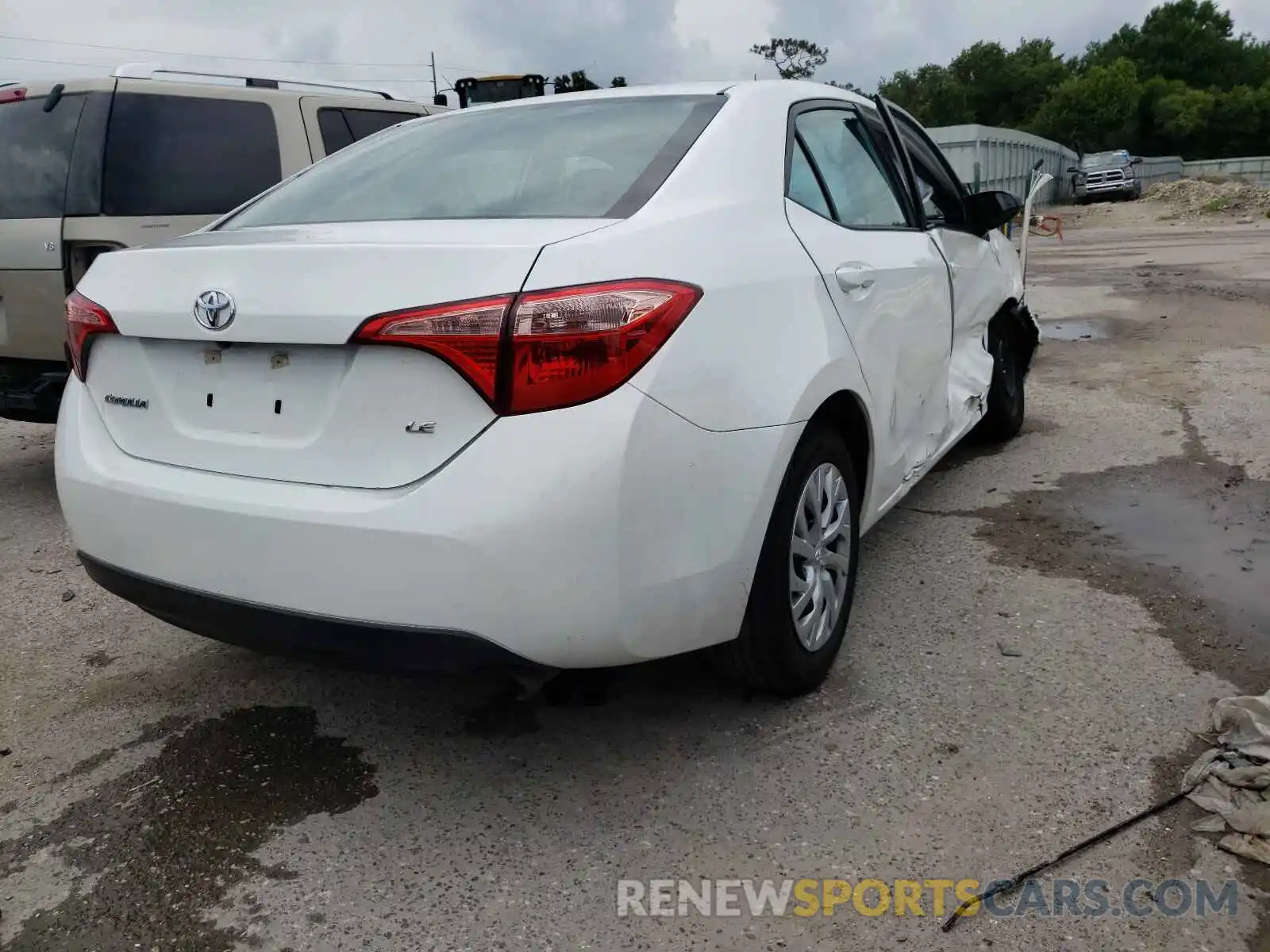 4 Photograph of a damaged car 5YFBURHE9KP898883 TOYOTA COROLLA 2019