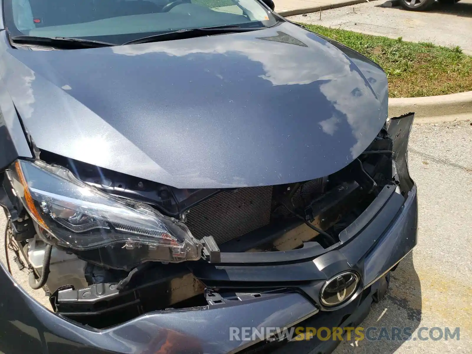 9 Photograph of a damaged car 5YFBURHE9KP902124 TOYOTA COROLLA 2019