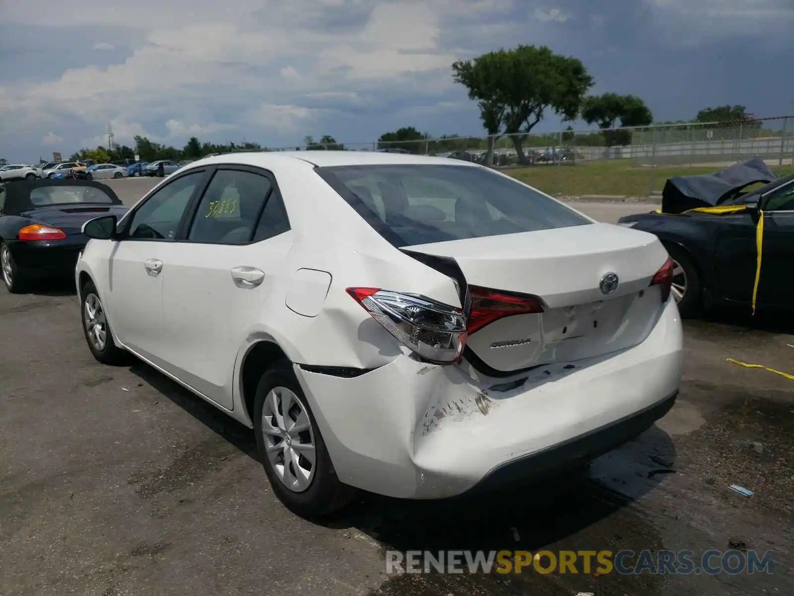 3 Photograph of a damaged car 5YFBURHE9KP904441 TOYOTA COROLLA 2019