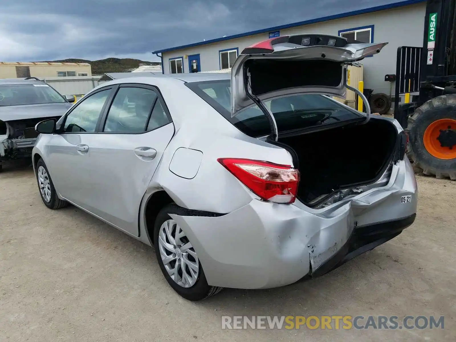 3 Photograph of a damaged car 5YFBURHE9KP905251 TOYOTA COROLLA 2019