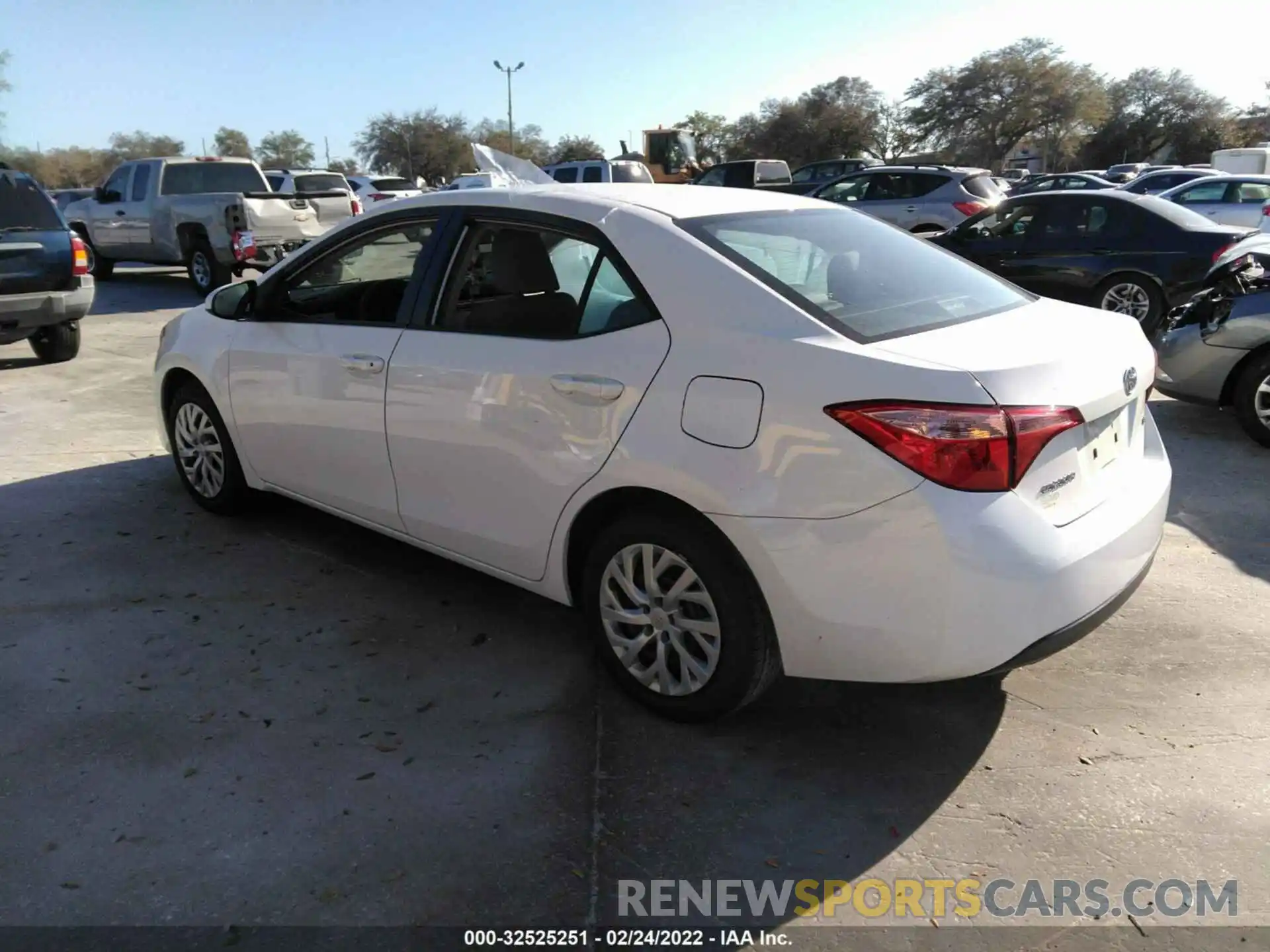 3 Photograph of a damaged car 5YFBURHE9KP907467 TOYOTA COROLLA 2019