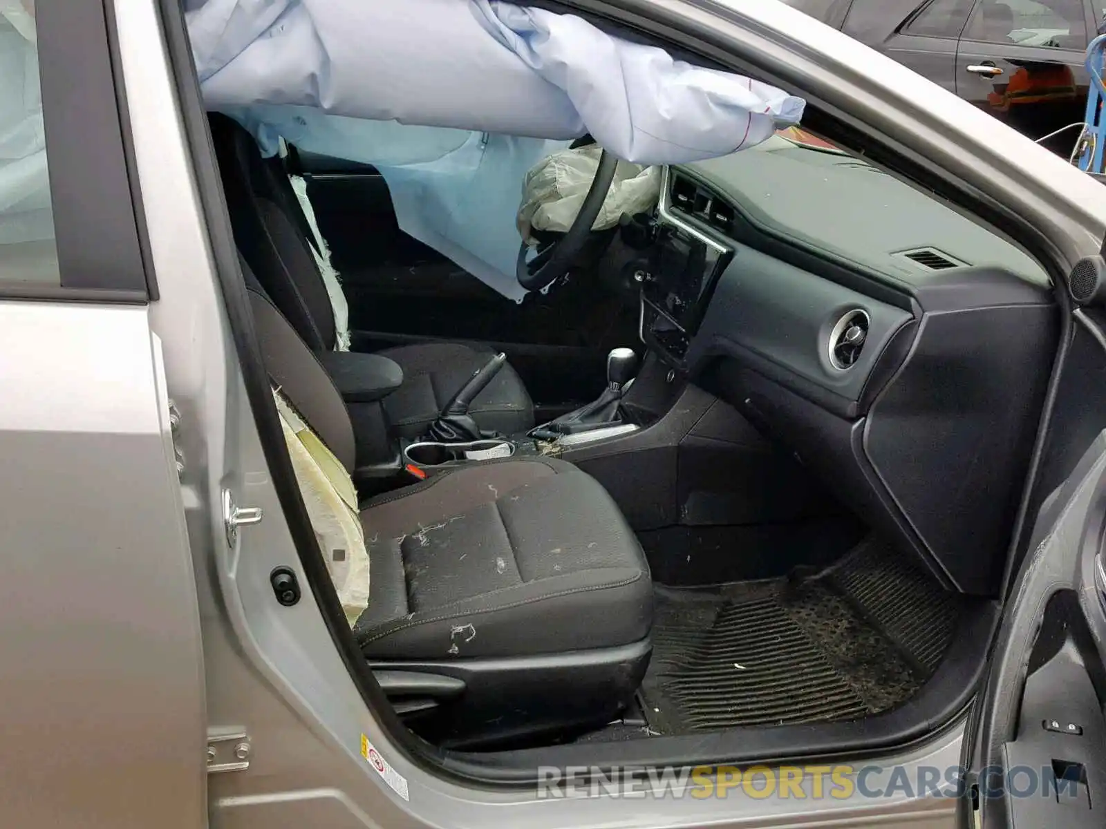 5 Photograph of a damaged car 5YFBURHE9KP909087 TOYOTA COROLLA 2019