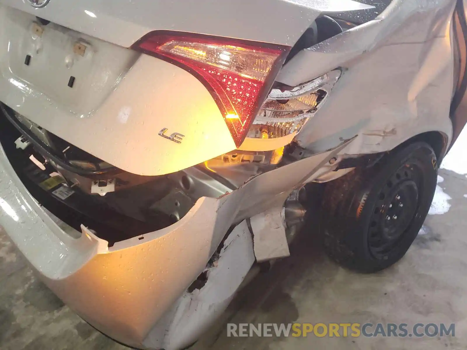 9 Photograph of a damaged car 5YFBURHE9KP911924 TOYOTA COROLLA 2019