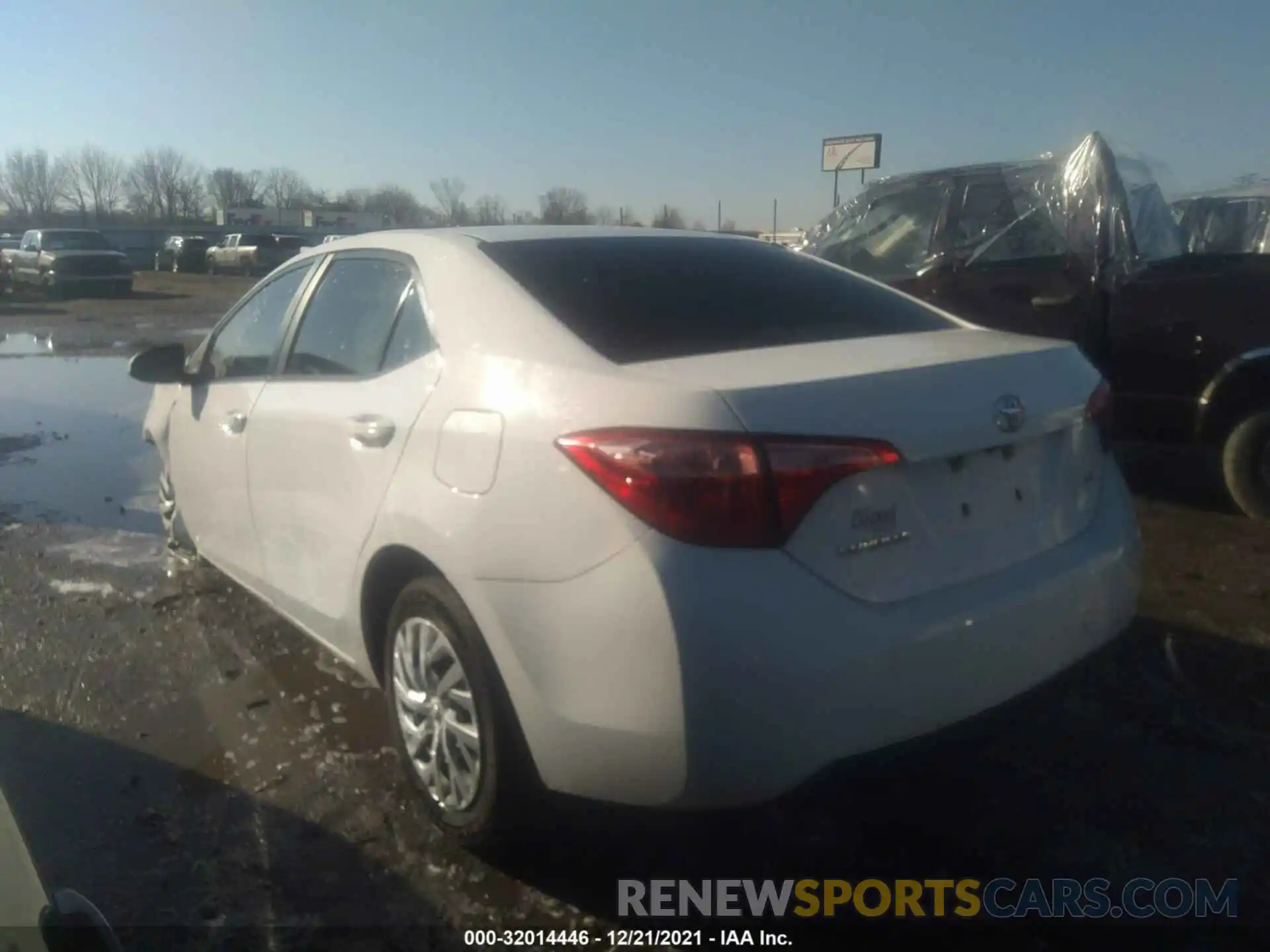 3 Photograph of a damaged car 5YFBURHE9KP913933 TOYOTA COROLLA 2019