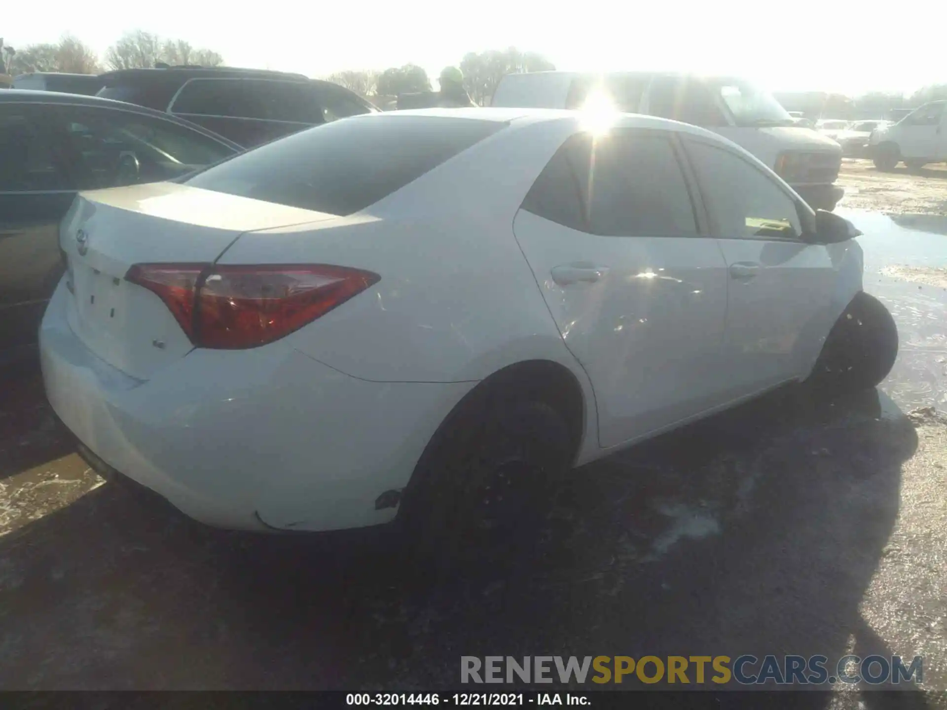 4 Photograph of a damaged car 5YFBURHE9KP913933 TOYOTA COROLLA 2019