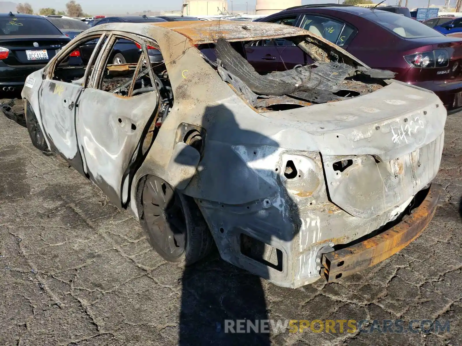 3 Photograph of a damaged car 5YFBURHE9KP916430 TOYOTA COROLLA 2019