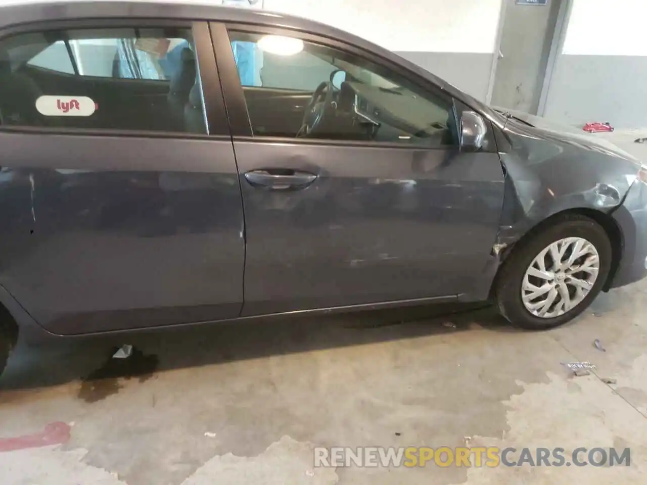 9 Photograph of a damaged car 5YFBURHE9KP918761 TOYOTA COROLLA 2019