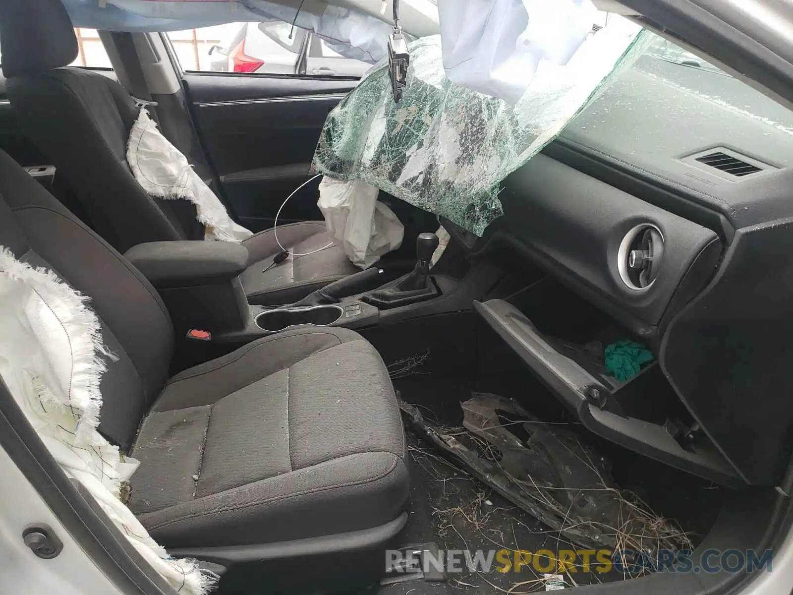 5 Photograph of a damaged car 5YFBURHE9KP920283 TOYOTA COROLLA 2019