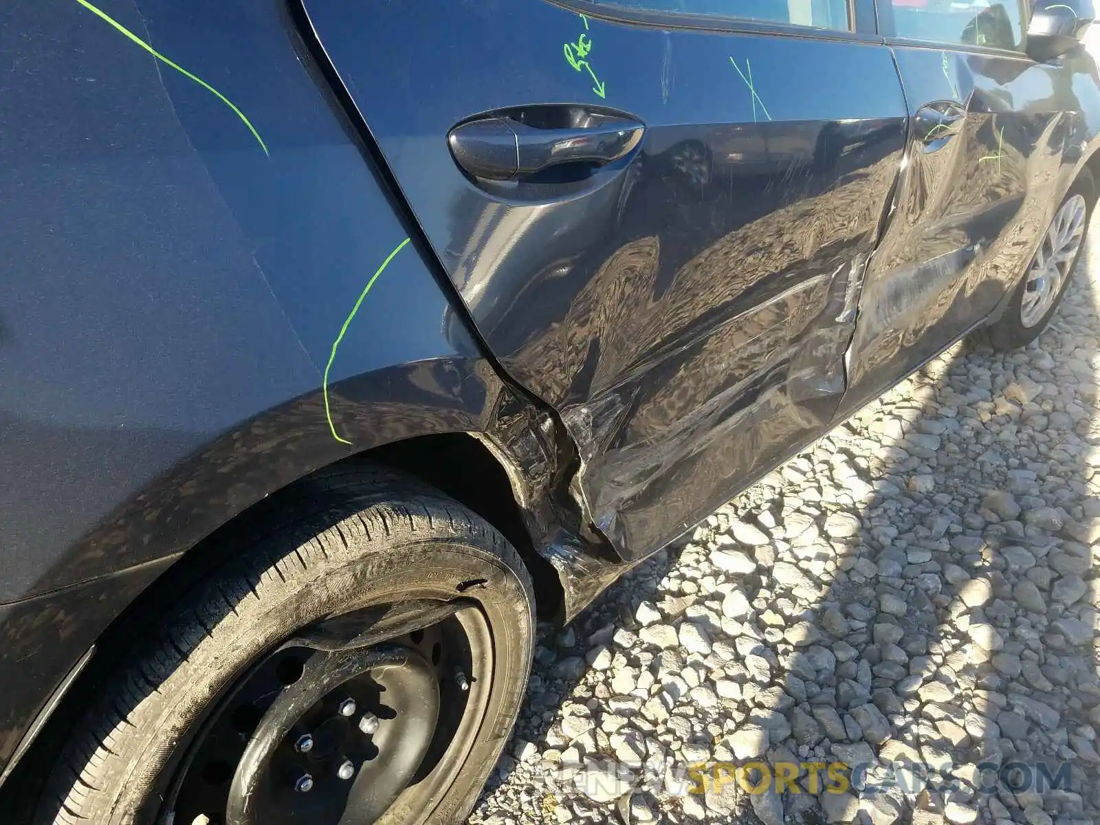 9 Photograph of a damaged car 5YFBURHE9KP923054 TOYOTA COROLLA 2019