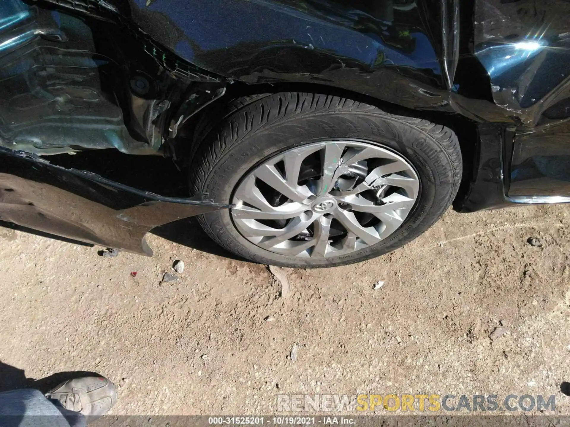 15 Photograph of a damaged car 5YFBURHE9KP924477 TOYOTA COROLLA 2019