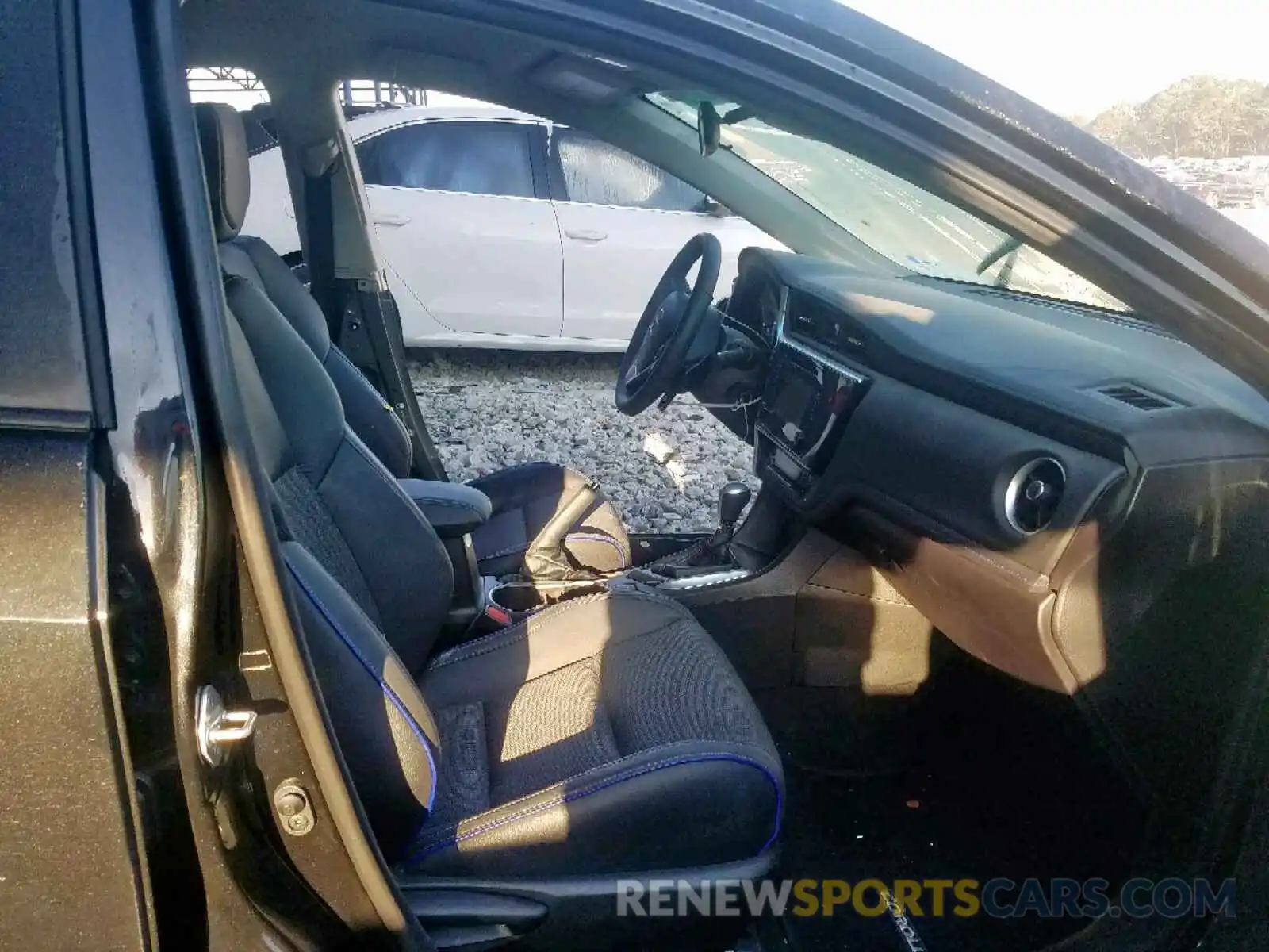 5 Photograph of a damaged car 5YFBURHE9KP929937 TOYOTA COROLLA 2019