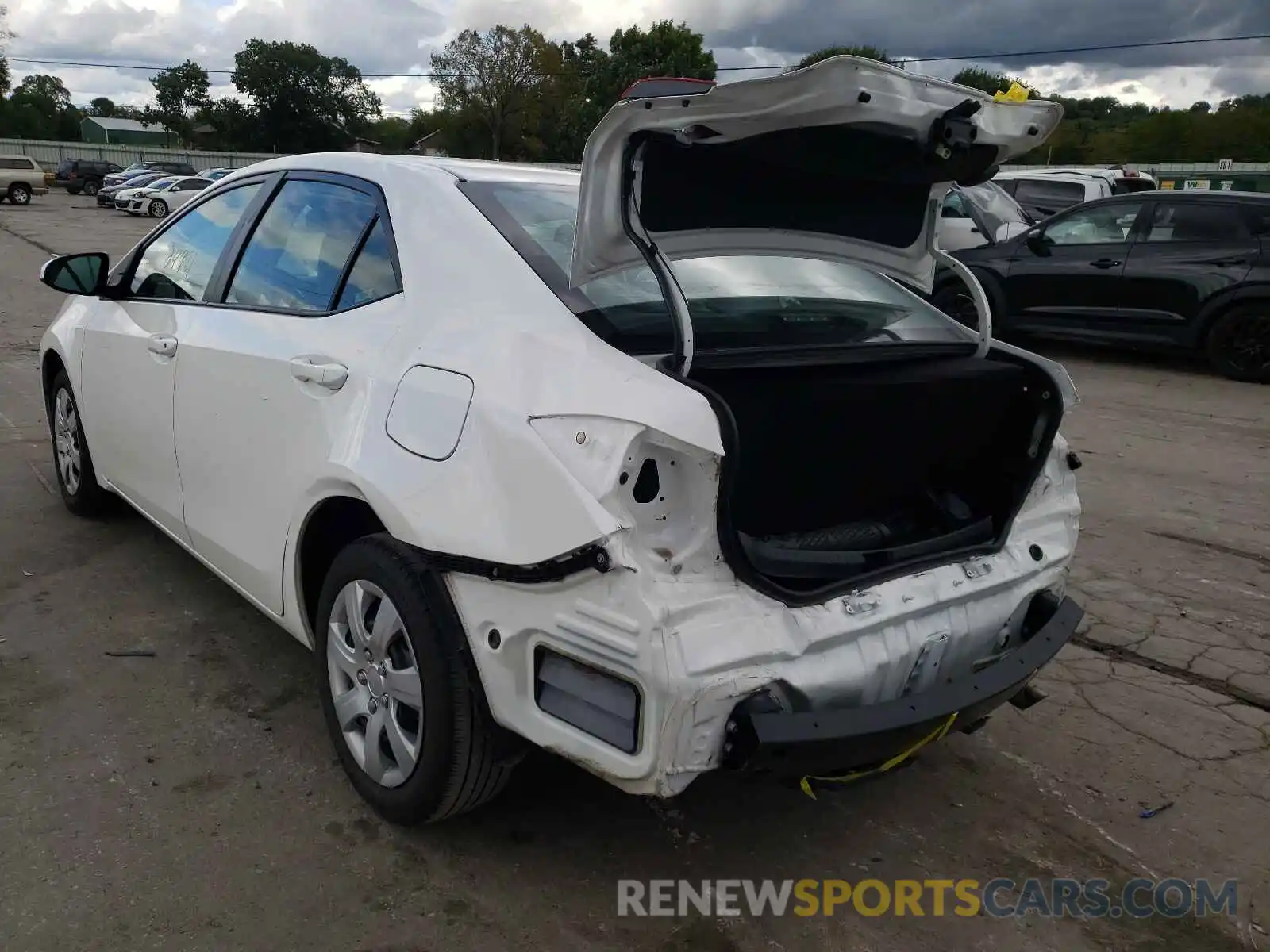 3 Photograph of a damaged car 5YFBURHE9KP932899 TOYOTA COROLLA 2019