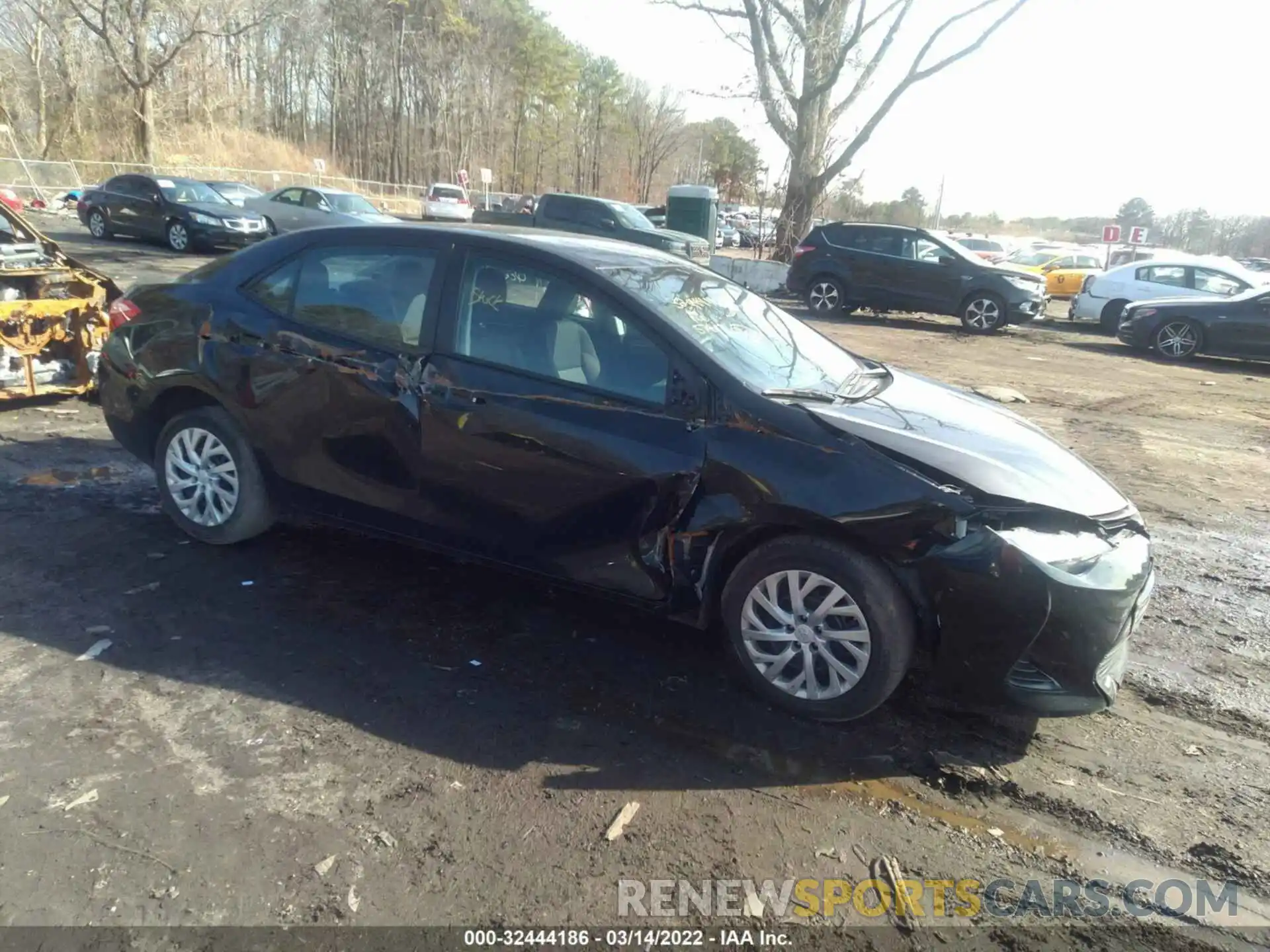 1 Photograph of a damaged car 5YFBURHE9KP933681 TOYOTA COROLLA 2019