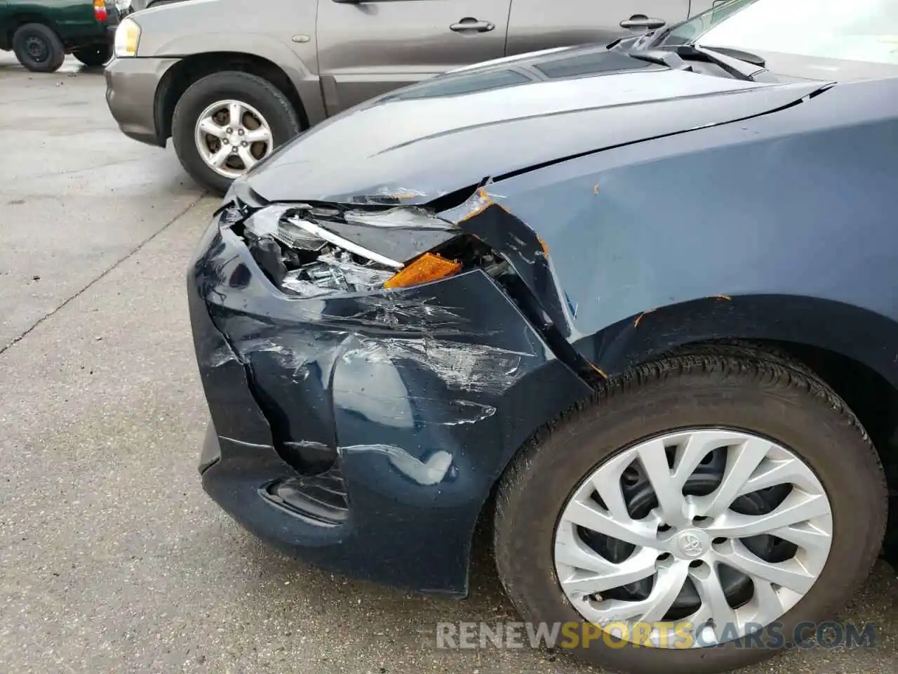 9 Photograph of a damaged car 5YFBURHE9KP934166 TOYOTA COROLLA 2019