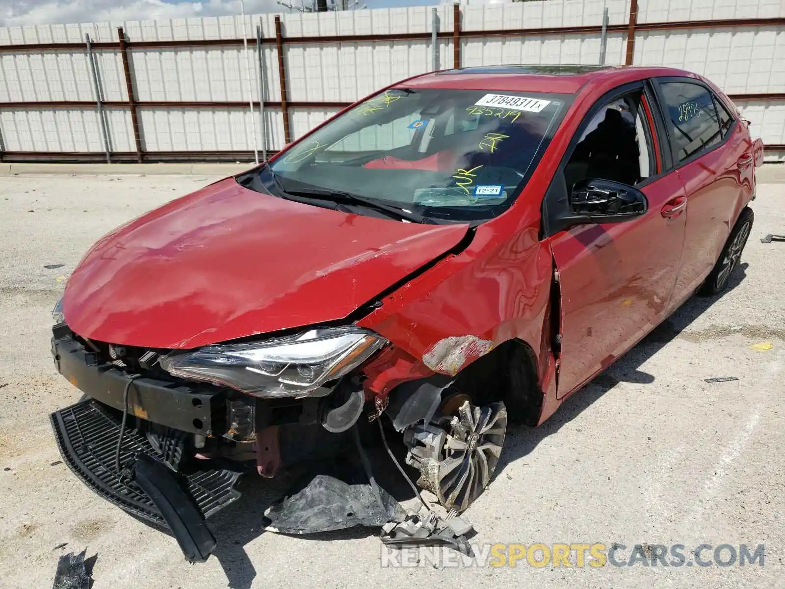 2 Фотография поврежденного автомобиля 5YFBURHE9KP935219 TOYOTA COROLLA 2019