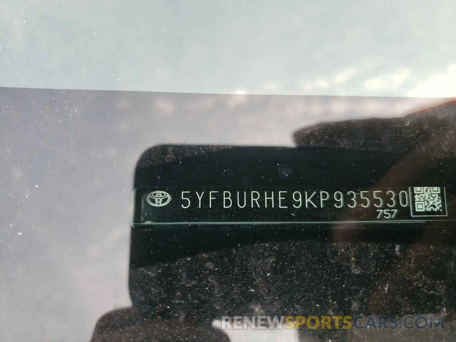 10 Photograph of a damaged car 5YFBURHE9KP935530 TOYOTA COROLLA 2019