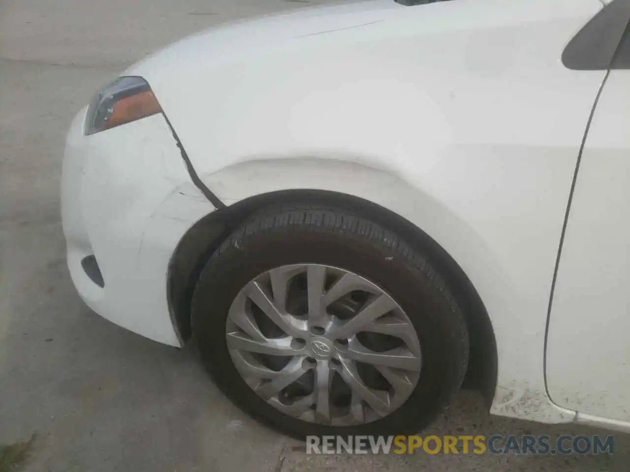 9 Photograph of a damaged car 5YFBURHE9KP938508 TOYOTA COROLLA 2019