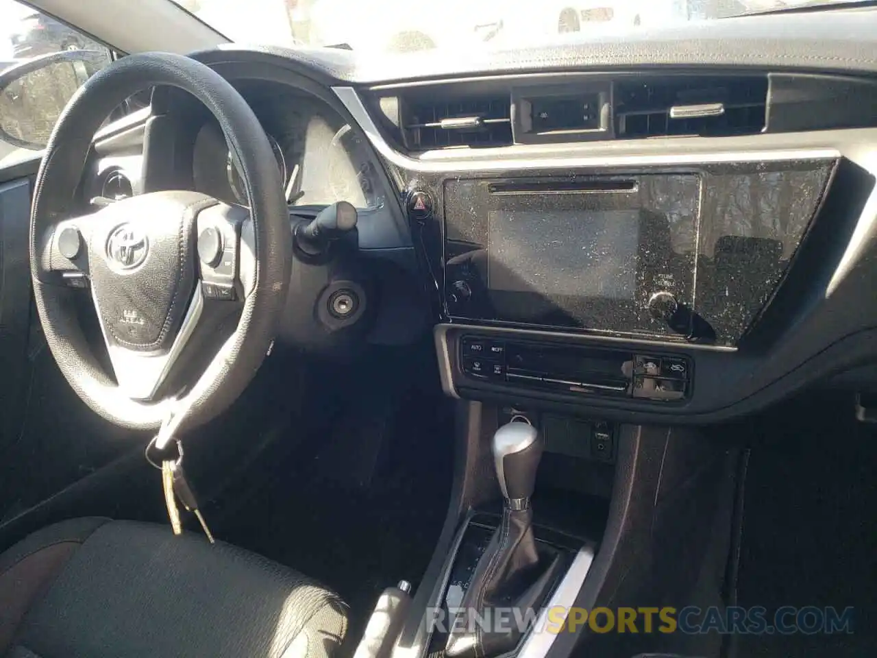 9 Photograph of a damaged car 5YFBURHE9KP940341 TOYOTA COROLLA 2019