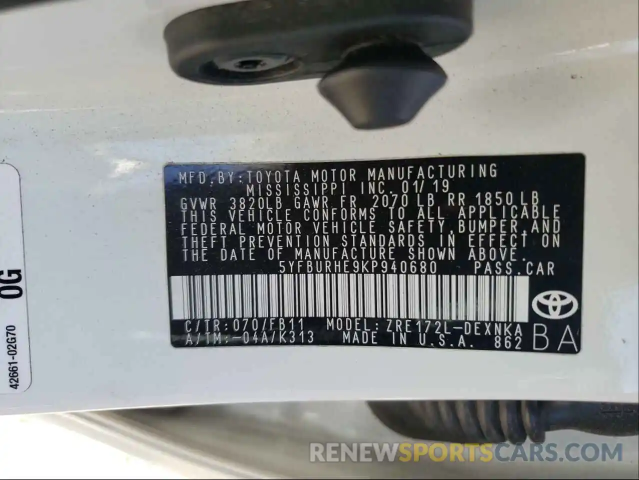 10 Photograph of a damaged car 5YFBURHE9KP940680 TOYOTA COROLLA 2019